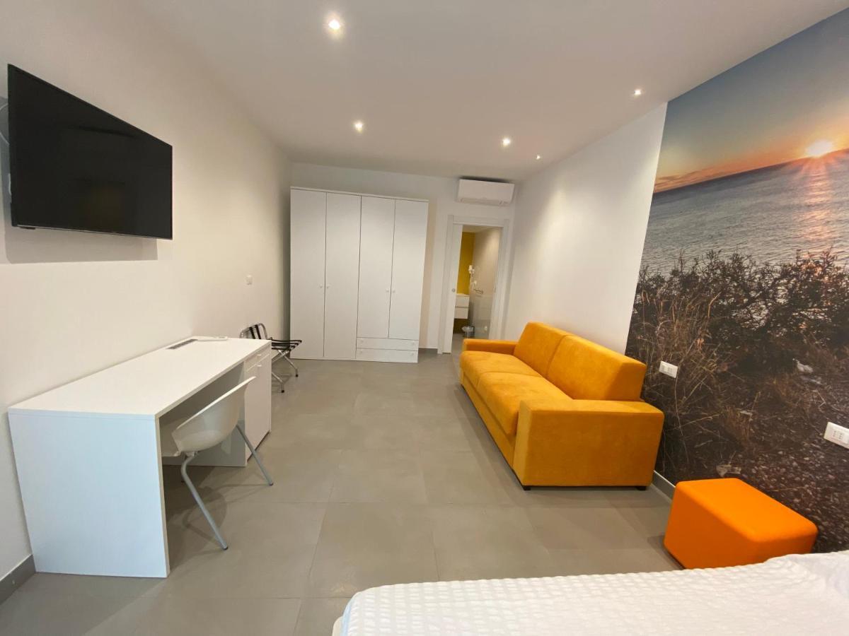 Torre Del Mare Rooms Bergeggi Bagian luar foto