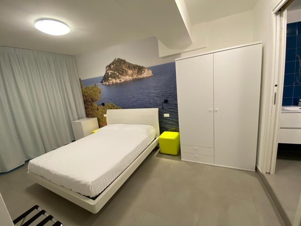 Torre Del Mare Rooms Bergeggi Bagian luar foto